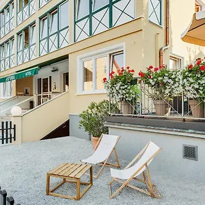 Hotel Astoria, Solnohrad